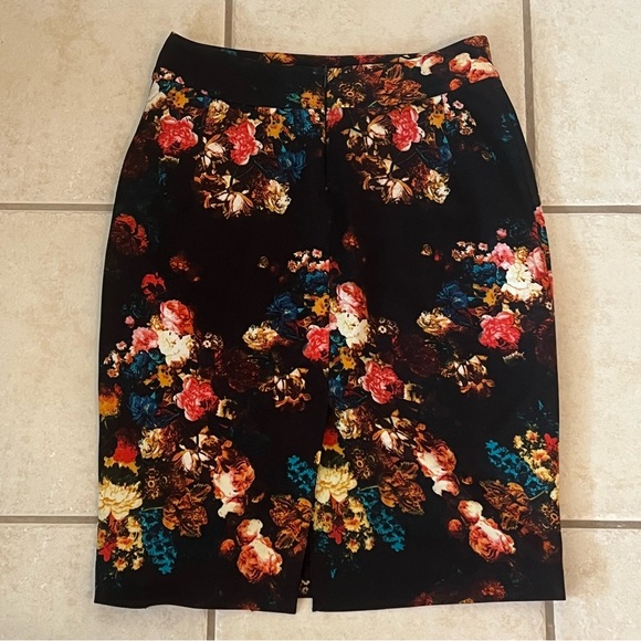 Size 10 Cynthia Rowley Black Floral Pencil Skirt - Picture 2 of 8